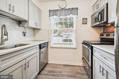 8410 Penshurst Dr unit 588, Springfield, VA 22152 - photo 2