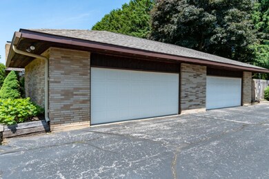 2727 S Lakeshore-20