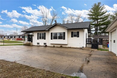 503 N Henrietta St, Effingham, IL 62401 - photo 3