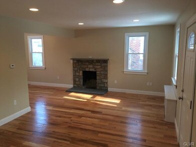 Living Room w/fireplace.