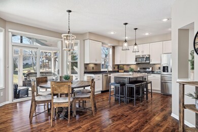 A true gathering place for everyone - the eat-in Kitchen is perfect for breakfasts around the table or connecting over a tasty meal.