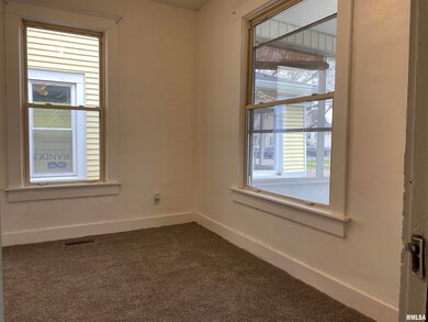 300 Pekin St, Lincoln, IL 62656 - photo 7