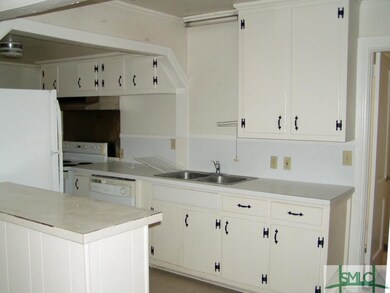 2309 E 40th St, Savannah, GA 31404 - photo 6