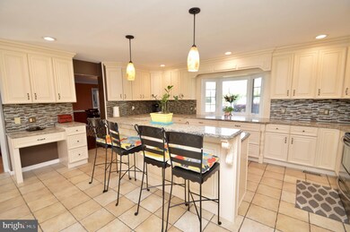 376 Hemlock Ln, Nazareth, PA 18064 - photo 2