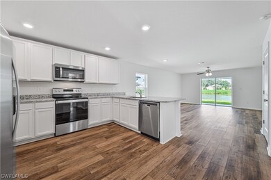 864 Youngreen Dr, Fort Myers, FL 33913 - photo 5