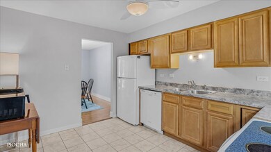 2051 Creekside Dr unit 2-3, Wheaton, IL 60189 - photo 6