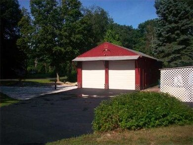 154 Chapin St, Ludlow, MA 01056 - photo 4