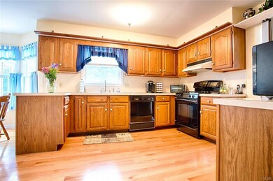 799 Hunter Rd, Easton, PA 18040 - photo 4