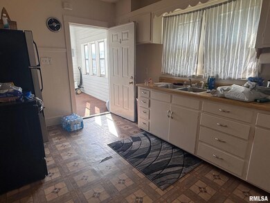 1423 Pershing Blvd, Clinton, IA 52732 - photo 6