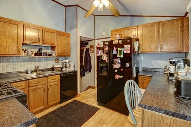 1027 Tacoma St, Carpentersville, IL 60110 - photo 7