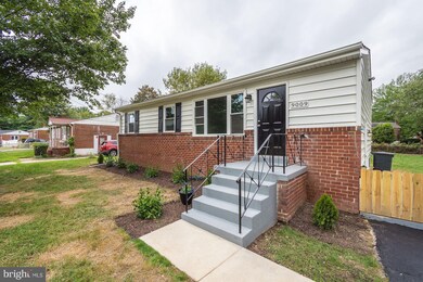 9009 Phyllis Dr, Clinton, MD 20735 - photo 3