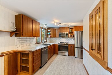 86 Maple St, Lyons, NY 14489 - photo 6