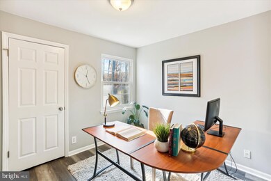 5810 Inman Park Cir unit 210, Rockville, MD 20852 - photo 3