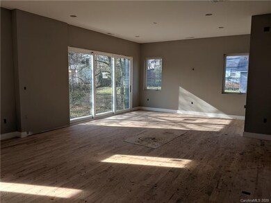 Large open floor plan with huge Windor, 3-4' glass
