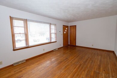 2304 Pleasant Plain Ave, Elkhart, IN 46517 - photo 4