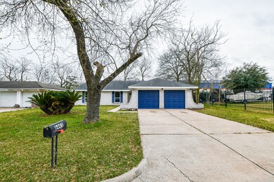 6443 Oaknut Dr, Houston, TX 77088 - photo 2