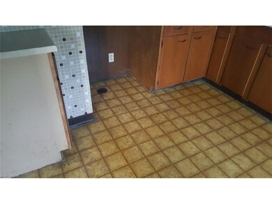 18703 Libby Rd, Maple Heights, OH 44137 - photo 2