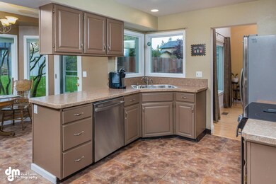 12100 Edgewater Circle-large-020-Kitchen