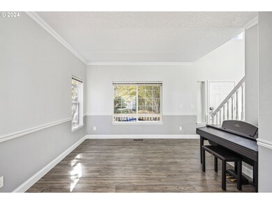 Living Room/Entrance
