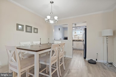 10529 Reeds Landing Cir, Burke, VA 22015 - photo 5