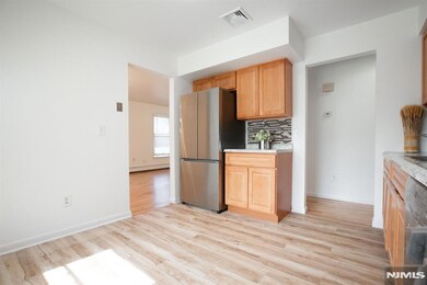 2052 Hoefleys Ln, Fort Lee, NJ 07024 - photo 6