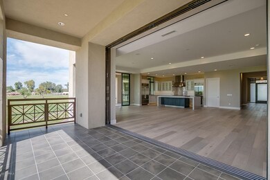03_GreatRoomWithBalcony