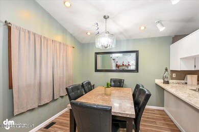 14-Dining Room_SLS_-0326