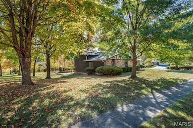 154 Shelburne Dr, Saint Charles, MO 63301 - photo 2