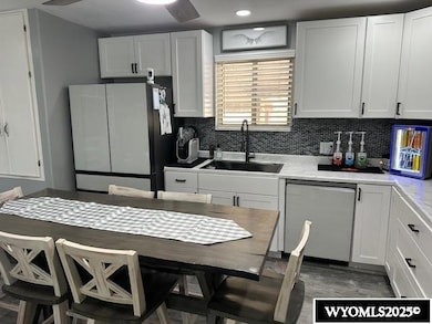 560 Hillcrest Way, Green River, WY 82935 - photo 7