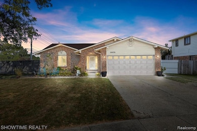 36876 Aaron Ct, Sterling Heights, MI 48312 - photo 2