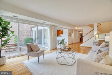 11456 Links Dr, Reston, VA 20190 - photo 5