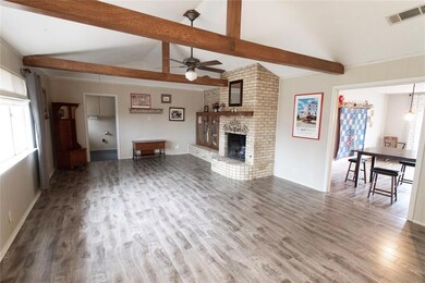 729 Thousand Oaks Dr, Hurst, TX 76054 - photo 5