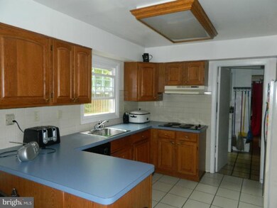 12603 Millstream Dr, Bowie, MD 20715 - photo 6