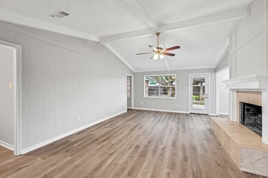 1513 Kings Park Dr, Alvin, TX 77511 - photo 4