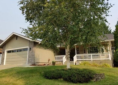 1114 NW Cooke Ave, Grants Pass, OR 97526 - photo 2