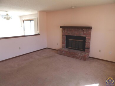 3650 SW Eveningside Dr, Topeka, KS 66614 - photo 4