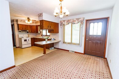 308 Maple St, Center Point, IA 52213 - photo 7