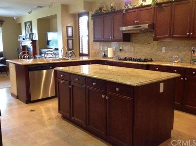Large kitchen area, stainless steel appliances, br