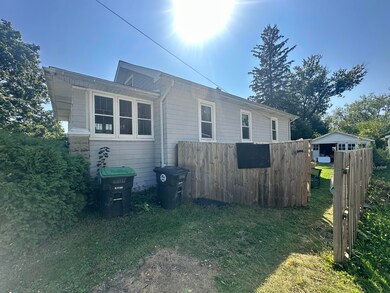 312 N Kelly St, Hobart, IN 46342 - photo 4