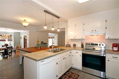 2908 Eastway Dr, Statesville, NC 28625 - photo 5