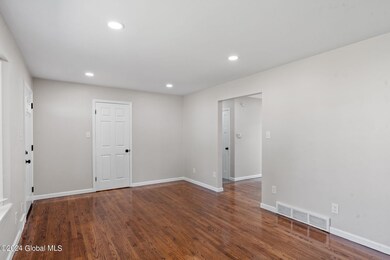 14-web-or-mls-403-charles-st