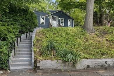 8 Towle Place, Glen Cove, NY 11542 - photo 2