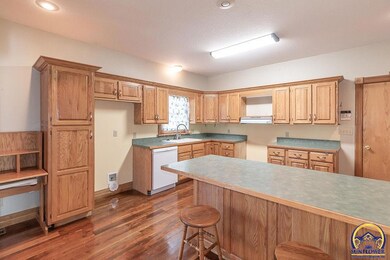 2848 SW Indian Hills Rd, Topeka, KS 66614 - photo 4