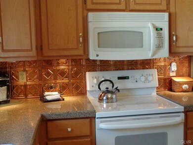 699 Oakwood St, Easton, PA 18045 - photo 6