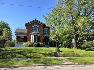 421 Fifth St, Manistee