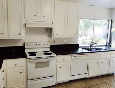 LARGE OPEN KITCHEN
