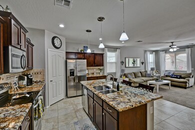 5Kitchen_Family Room