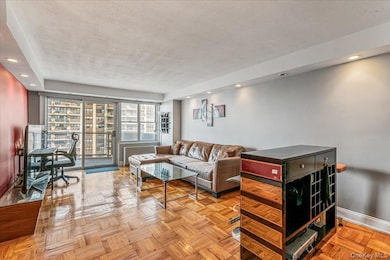 The Americana unit 9L, Flushing, NY 11360 - photo 7