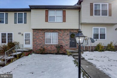 2608 Banbury Ln, Chambersburg, PA 17202 - photo 2