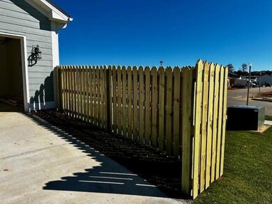 Fence 3 520 Asher Cove